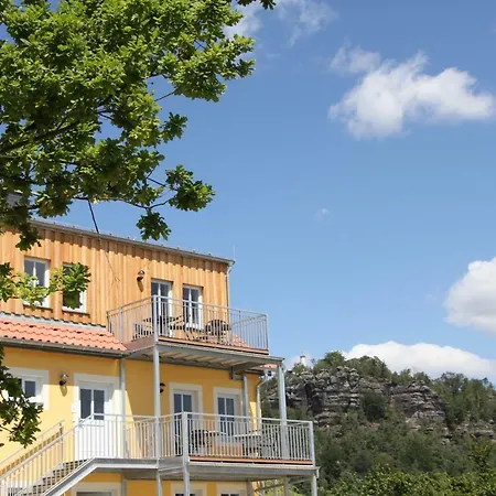 Alter Gutshof * Papstdorf