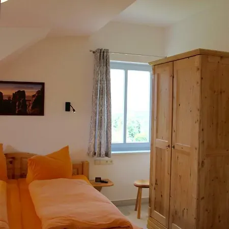 Alter Gutshof * Papstdorf